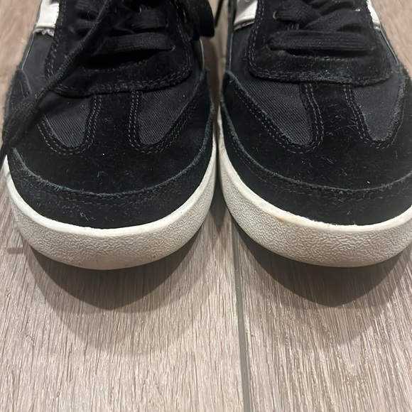 Vionic Pre-Owned 8.5Stylish Black and white Sneakers - Picture 10 of 10